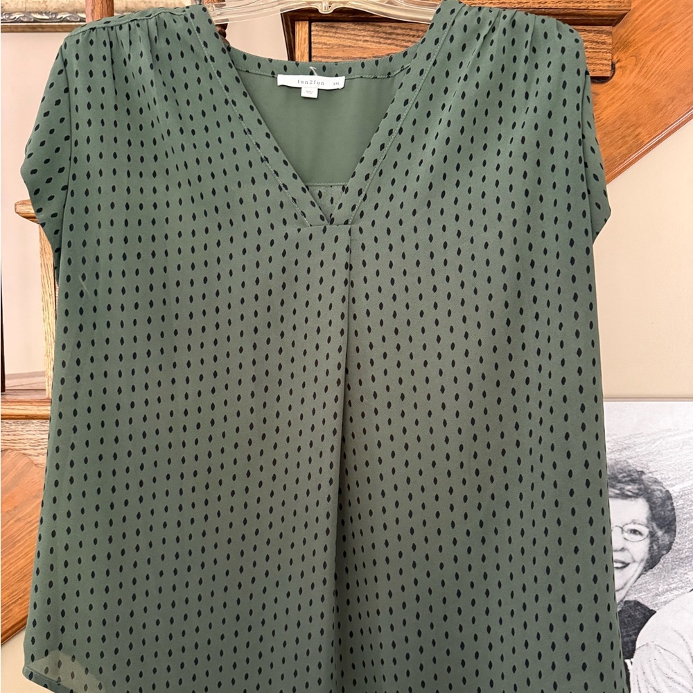 Fun 2 Fun Green Cap Sleeve Relaxed Blouse